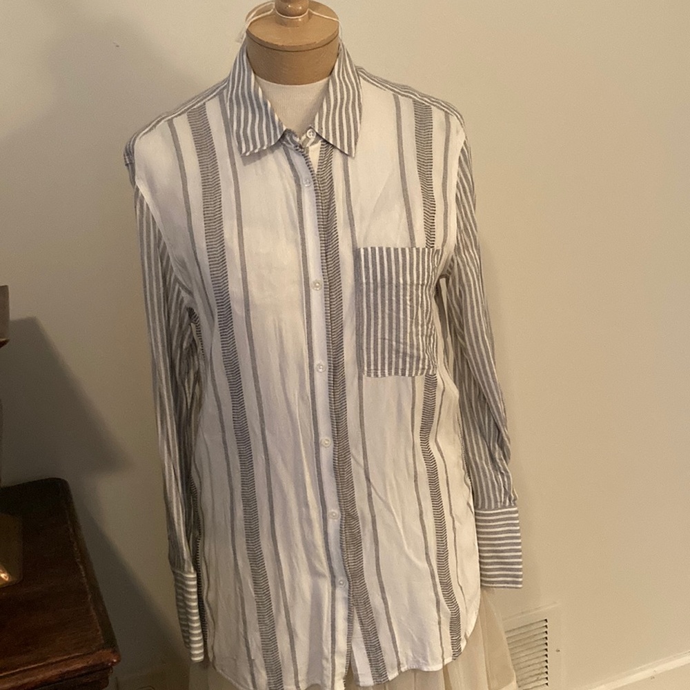 Elizabeth and James Black and White Striped Buttondown Tunic Shirt.